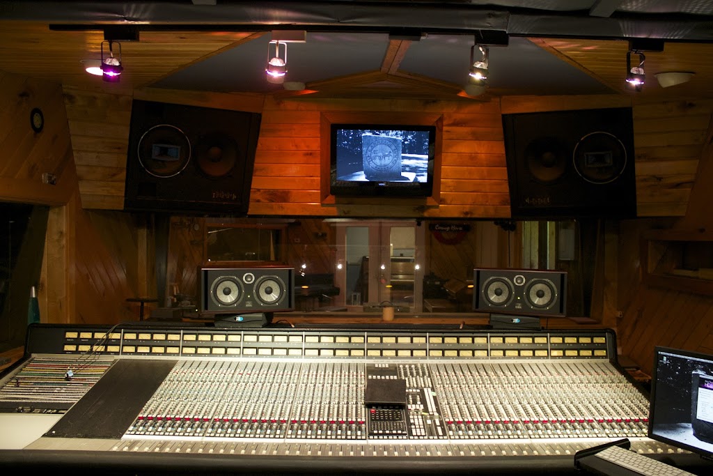 Carriage House Studios | 119 W Hill Rd, Stamford, CT 06902 | Phone: (203) 358-0065